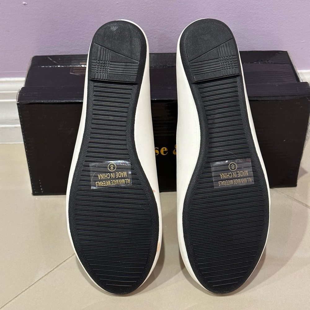 NIB Chase and Chloe ‘Kitty’ White Flats - Picture 9 of 12
